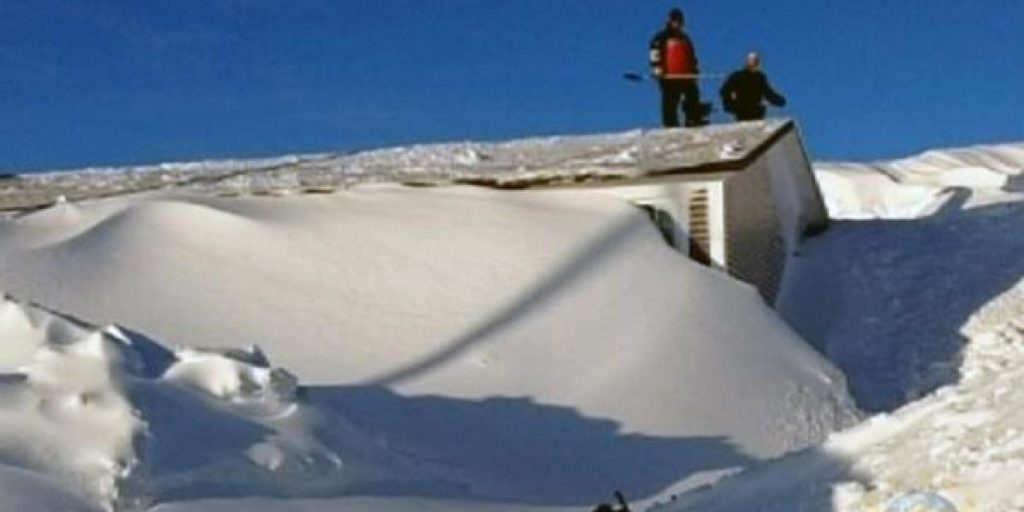 o-HOUSE-BURIED-SNOW-facebook
