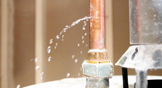 5 Steps to Manage Water Damage from a Burst Water Pipe